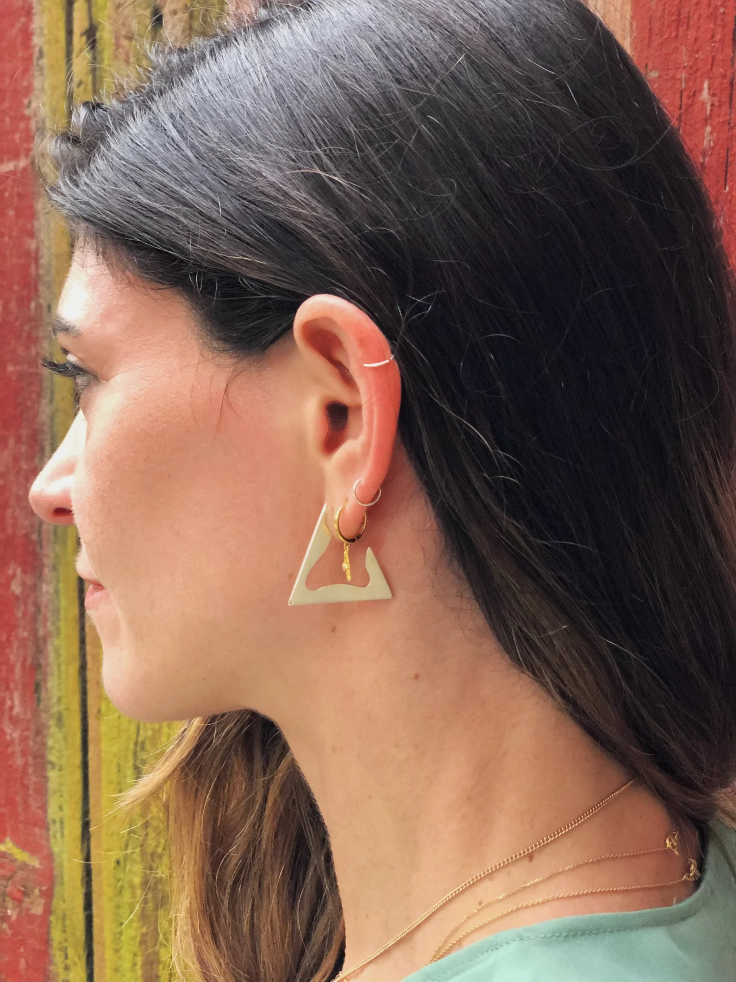 ピアス Inverted Triangle Earrings with Stone Chain #3191 Gold Triangle Earrings – Kai Lynn and Co